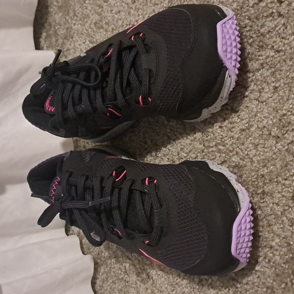 Ladies Nike Juniper Trail tennis Shoes size 8.5